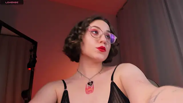 Snapshot of Eva_Moss_ chatting on 02.19.25 Eva Moss online show from 02.19.25