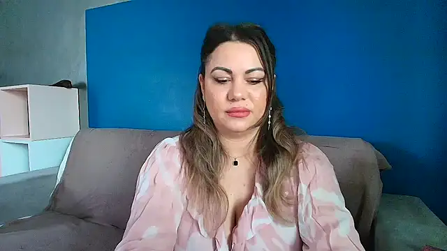 Snapshot of VixenVibesX chatting on 02.02.25 VixenVibesX online show from 02.02.25