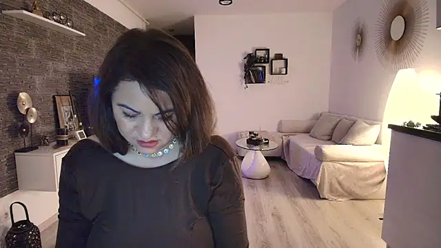 Snapshot of VixenVibesX chatting on 02.17.25 VixenVibesX online show from 02.17.25