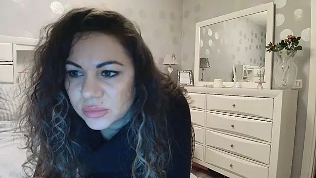 Snapshot of VixenVibesX chatting on 03.12.25 VixenVibesX online show from 03.12.25