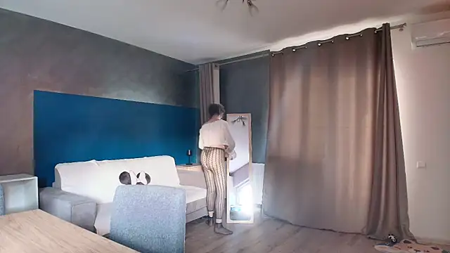 Snapshot of VixenVibesX chatting on 03.16.25 VixenVibesX online show from 03.16.25