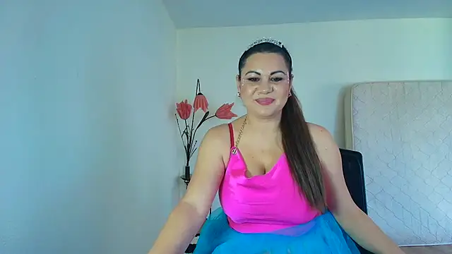 Snapshot of VixenVibesX chatting on 10.31.25 VixenVibesX online show from 10.31.25