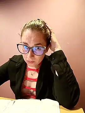 CHARLOTTE 1711 online show from 04.20.26