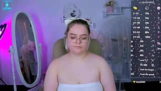 Snapshot of Erica__Alta chatting on 01.25.25 Erica Alta online show from 01.25.25