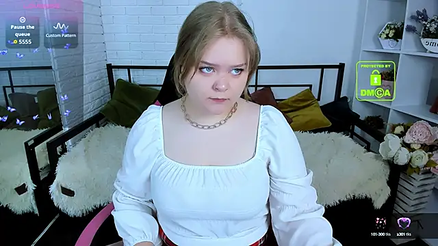 Snapshot of Erica__Alta chatting on 09.14.25 Erica Alta online show from 09.14.25