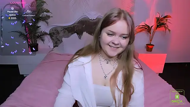 Snapshot of Erica__Alta chatting on 09.22.25 Erica Alta online show from 09.22.25