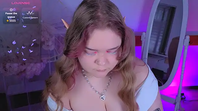 Snapshot of Erica__Alta chatting on 11.09.25 Erica Alta online show from 11.09.25