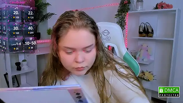 Snapshot of Erica__Alta chatting on 11.28.25 Erica Alta online show from 11.28.25