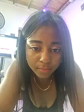 Snapshot of avis_lara chatting on 02.22.25 avis lara online show from 02.22.25