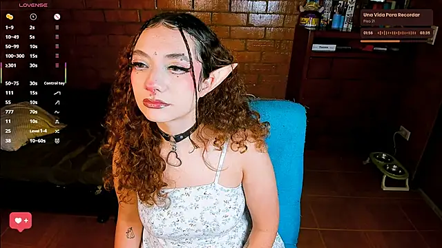 Snapshot of Annycolin_ chatting on 11.27.25 Annycolin online show from 11.27.25