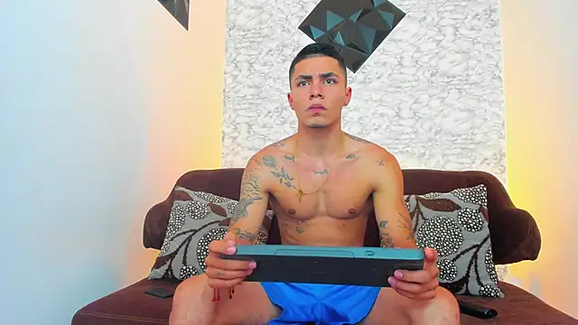 Snapshot of Thomass_conor chatting on 03.14.25 Thomass conor online show from 03.14.25