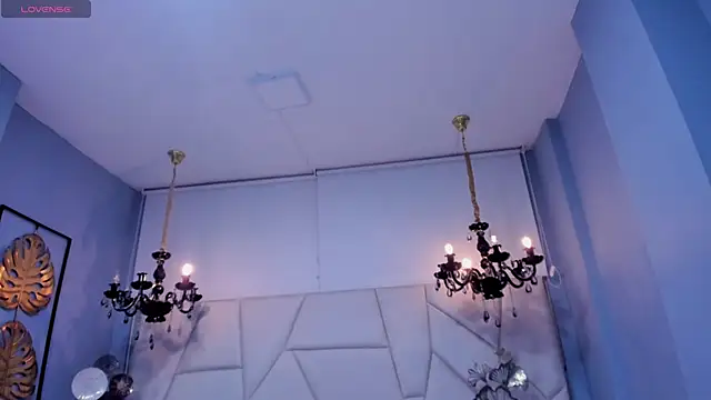 Aitana Hilton  online show from 11.28.25