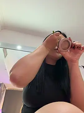 Aitana Hilton  online show from 12.17.25