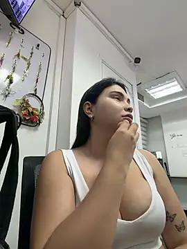 Aitana Hilton  online show from 12.20.25