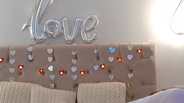 Snapshot of Lilliana_Moon chatting on 02.14.25 Lilliana Moon online show from 02.14.25