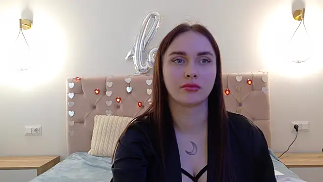 Snapshot of Lilliana_Moon chatting on 02.18.25 Lilliana Moon online show from 02.18.25