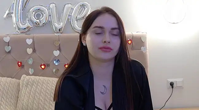 Snapshot of Lilliana_Moon chatting on 02.18.25 Lilliana Moon online show from 02.18.25