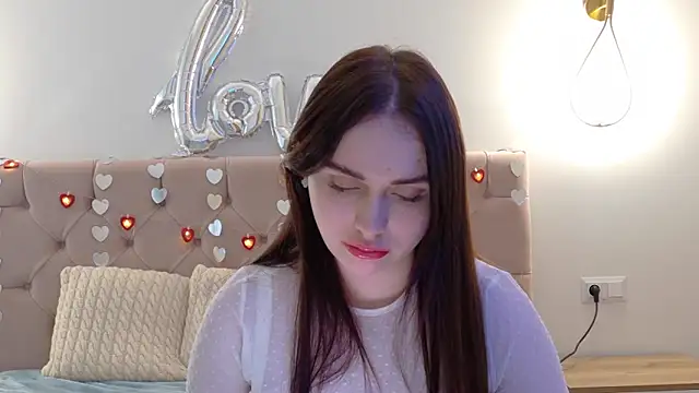 Snapshot of Lilliana_Moon chatting on 02.21.25 Lilliana Moon online show from 02.21.25