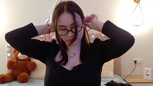 Snapshot of Lilliana_Moon chatting on 02.28.25 Lilliana Moon online show from 02.28.25