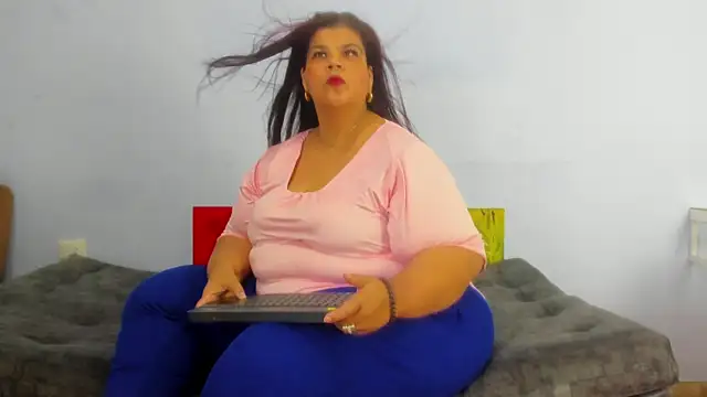 Charlotte curvy  online show from 02.27.25