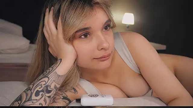 Snapshot of Bella_Alita chatting on 03.15.25 Bella Alita online show from 03.15.25