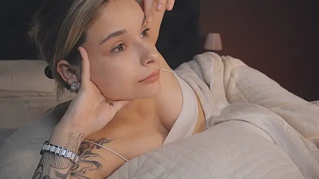 Snapshot of Bella_Alita chatting on 03.17.25 Bella Alita online show from 03.17.25