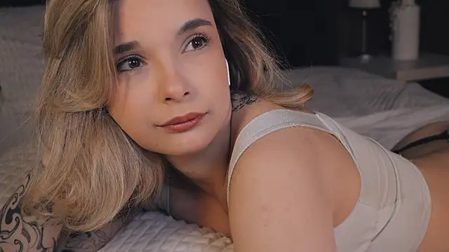 Snapshot of Bella_Alita chatting on 03.22.25 Bella Alita online show from 03.22.25