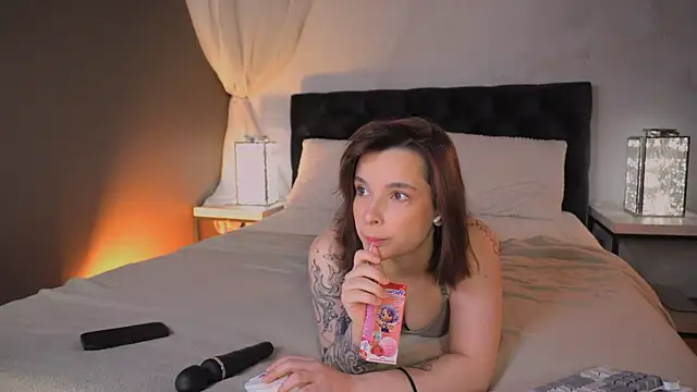 Snapshot of Bella_Alita chatting on 10.23.25 Bella Alita online show from 10.23.25