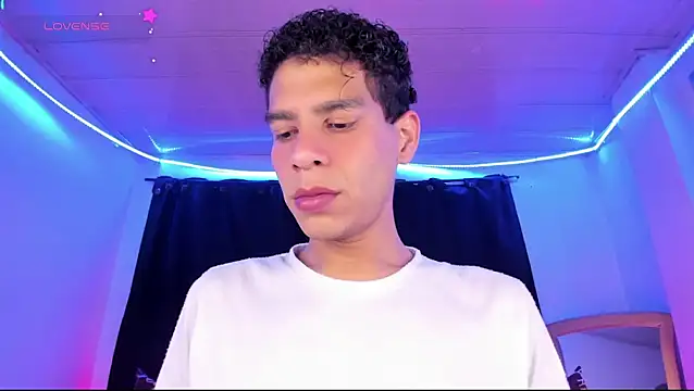 Snapshot of Ethan_Boyy chatting on 05.08.26 Ethan Boyy online show from 05.08.26