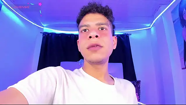 Snapshot of Ethan_Boyy chatting on 05.29.26 Ethan Boyy online show from 05.29.26