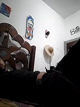 Snapshot of alejo5288 chatting on 09.28.25 alejo5288 online show from 09.28.25