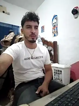 Snapshot of alejo5288 chatting on 11.24.25 alejo5288 online show from 11.24.25