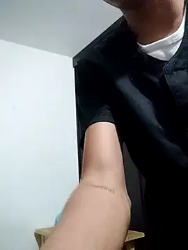 Latinos 2001 online show from 01.17.25