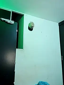 Latinos 2001 online show from 01.25.25