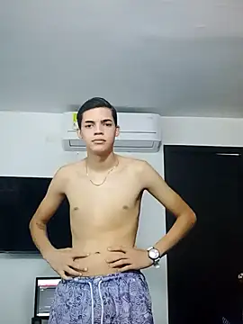 Latinos 2001 online show from 01.25.25