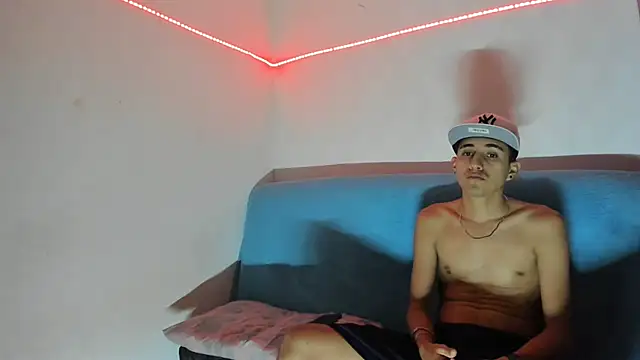 Latinos 2001 online show from 02.16.25