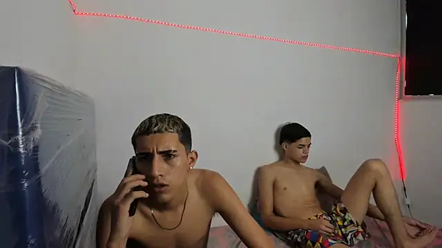 Latinos 2001 online show from 02.26.25