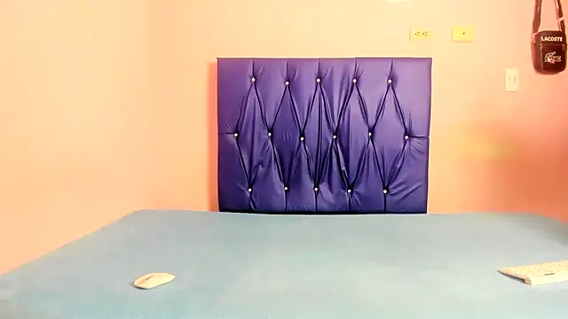 Latinos 2001 online show from 12.19.25