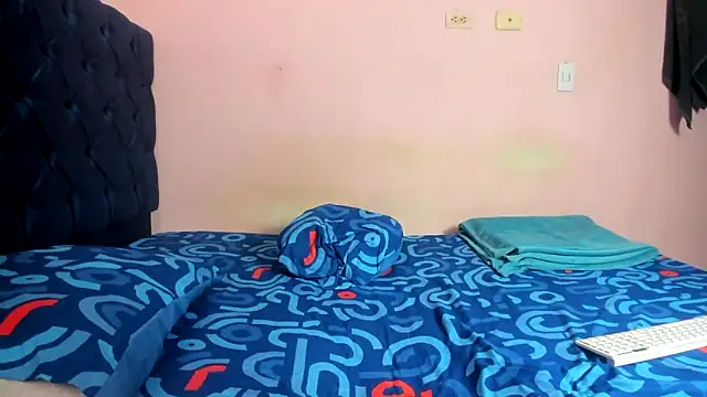 Latinos 2001 online show from 02.19.26