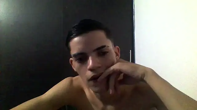 Latinos 2001 online show from 05.09.26