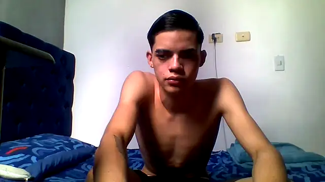 Latinos 2001 online show from 05.23.26