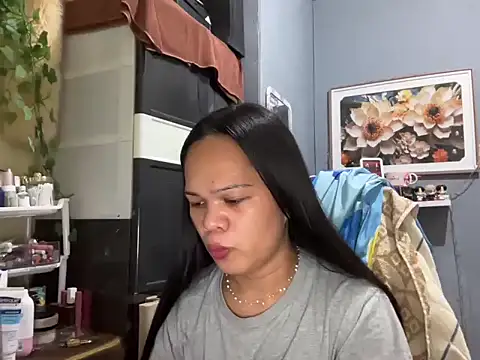 SophiaCourthaway online show from 12.17.25