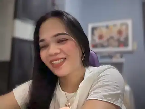 Snapshot of SophiaCourthaway chatting on 04.12.26 SophiaCourthaway online show from 04.12.26
