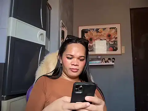 Snapshot of SophiaCourthaway chatting on 05.15.26 SophiaCourthaway online show from 05.15.26