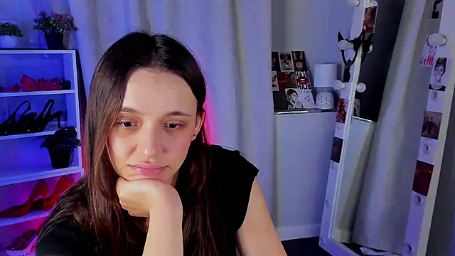 Snapshot of Sahara_Shields chatting on 10.07.25 Sahara Shields online show from 10.07.25