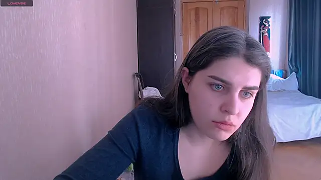 Snapshot of _Roselina_ chatting on 03.11.25 Roselina online show from 03.11.25