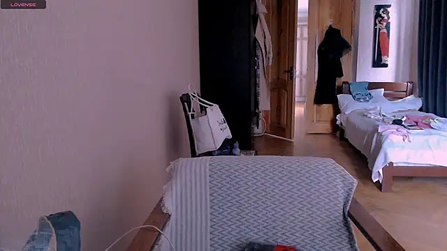 Snapshot of _Roselina_ chatting on 03.19.25 Roselina online show from 03.19.25