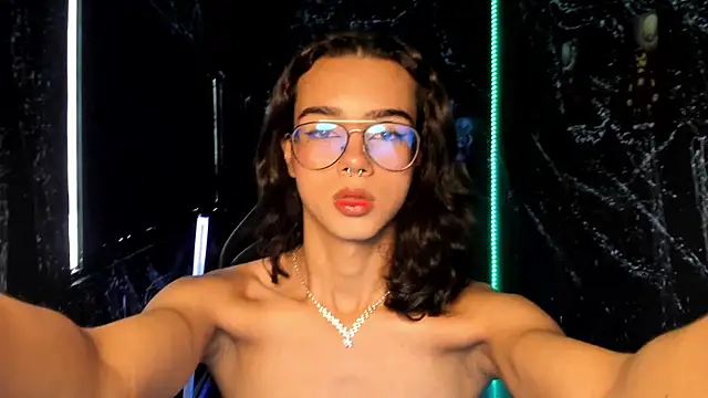 Snapshot of MattThompsonn chatting on 01.28.25 MattThompsonn online show from 01.28.25