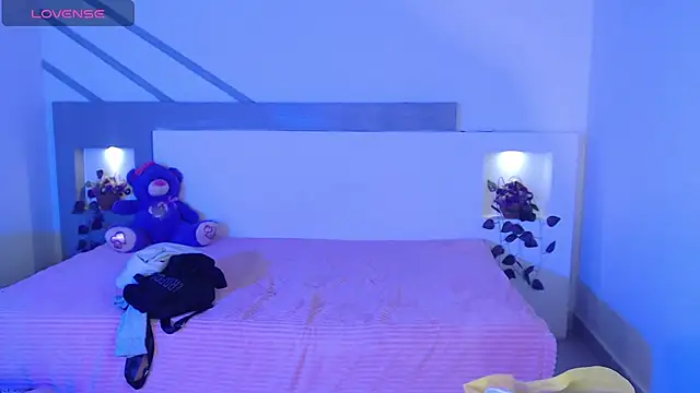 Snapshot of IslaBlaze chatting on 02.06.25 IslaBlaze online show from 02.06.25