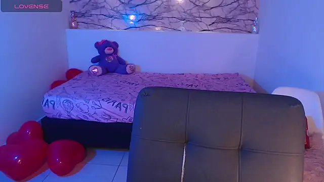 Snapshot of IslaBlaze chatting on 02.16.25 IslaBlaze online show from 02.16.25